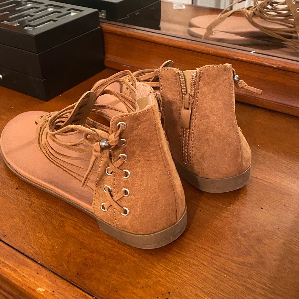Shoes - Picture 9 of 10